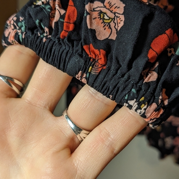 Eloquii black coral floral flutter detail top - Picture 4 of 7